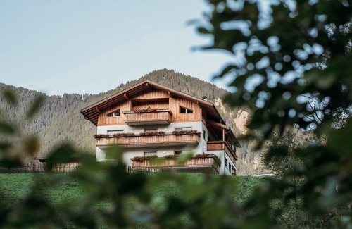 Luson Apartamento | Apartamento vacacional "Lahnbach Großkarneid" en un bello paisaje con vistas a la montaña