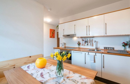 Prutting Apartamento | Apartamento vacacional 'Landnest' con vistas a la montaña, balcón y Wi-Fi
