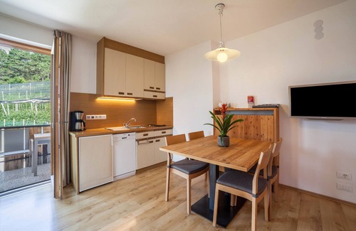 Laces Apartamento | Apartamento vacacional "Langstein Lavendel" con vistas a la montaña, balcón y Wi-Fi