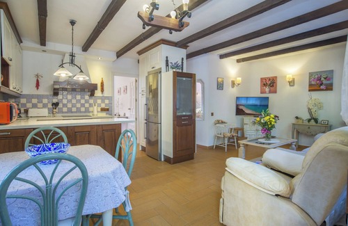 Urbanizacion Costabella Apartamento | Apartamento vacacional "Las Yukas" cerca de la playa con Wi-Fi, jardín y terraza