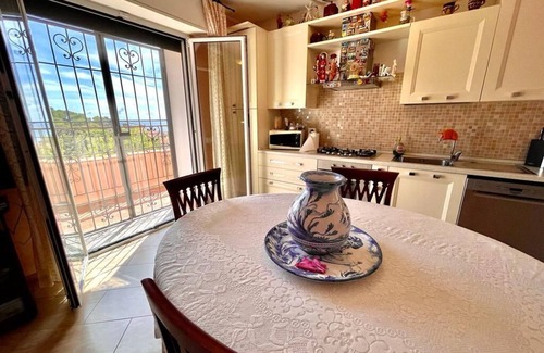 Spotorno Apartamento | Apartamento vacacional Le Chiazze con vistas al mar y terraza cubierta