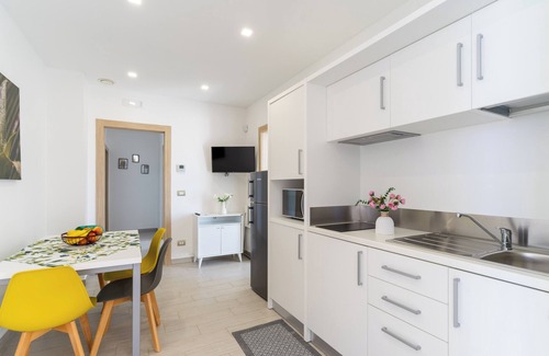 Galatone Apartamento | Apartamento vacacional "Le Scuderie 10" con balcón, piscina compartida y Wi-Fi