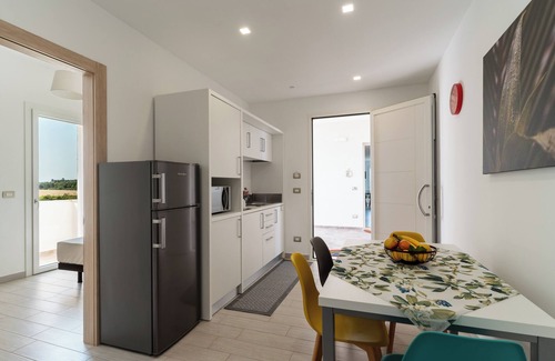 Galatone Apartamento | Apartamento vacacional "Le Scuderie 10" con balcón, piscina compartida y Wi-Fi