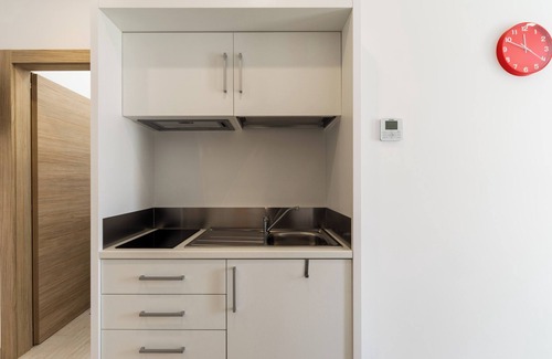 Galatone Apartamento | Apartamento vacacional "Le Scuderie 6" con balcón, piscina compartida y Wi-Fi