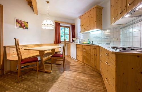Vandoies Apartamento | Apartamento vacacional "Lindenhof Apt 4" con balcón y Wi-Fi