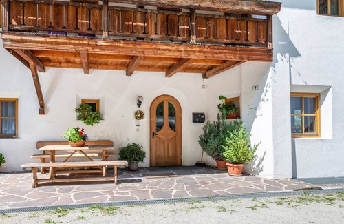 Vandoies Apartamento | Apartamento vacacional 'Lindenhof Apt 6' con jardín compartido y Wi-Fi