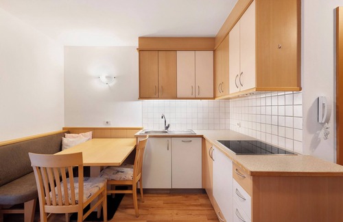 Naz Apartamento | Apartamento vacacional 'Linder 17' con vistas a la montaña, piscina comunitaria y Wi-Fi
