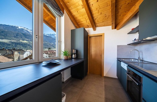 Silandro Apartamento | Apartamento vacacional "Luisa" con vistas a la montaña, terraza privada y Wi-Fi