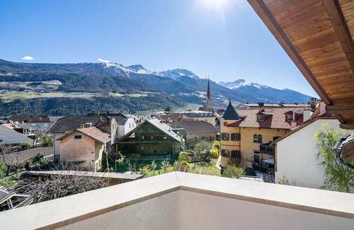 Silandro Apartamento | Apartamento vacacional "Luisa" con vistas a la montaña, terraza privada y Wi-Fi