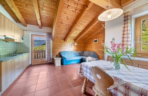 San Pancrazio Apartamento | Apartamento vacacional Marschalkhof "Ifingerblick" con vistas a la montaña, 3 balcones y Wi-Fi