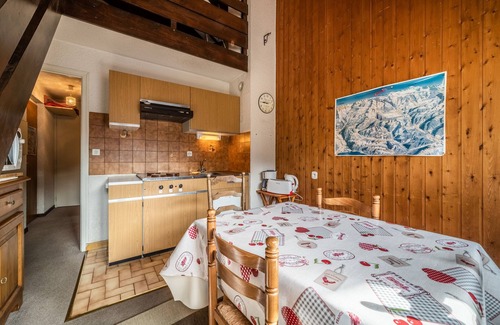 Abondance Apartamento | Apartamento vacacional "Majestic Richebourg" con vistas a la montaña y balcón