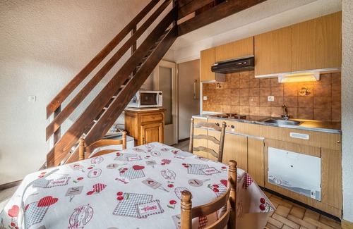 Abondance Apartamento | Apartamento vacacional "Majestic Richebourg" con vistas a la montaña y balcón