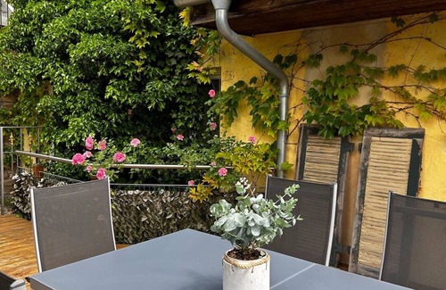Konigheim Apartamento | Apartamento vacacional 'Casa Amarilla Mediterránea' con piscina privada, sauna y aire acondicionado