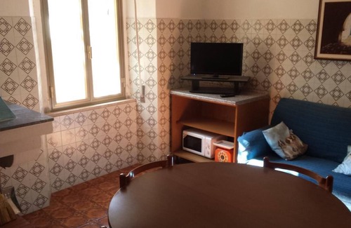 Pau Apartamento | Holiday Apartment Michele with Wi-Fi, Garden & Terrace; Parking Available