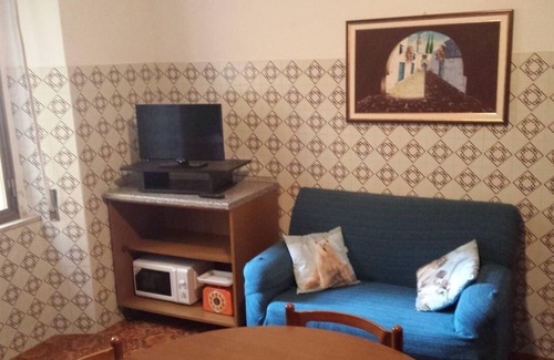 Pau Apartamento | Holiday Apartment Michele with Wi-Fi, Garden & Terrace; Parking Available