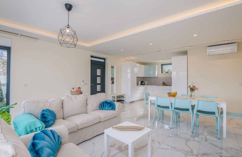 Zidarici Apartamento | Apartamento vacacional con piscina privada y vistas al mar