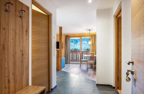 Sarentino Apartamento | Apartamento vacacional Mittnackerhof Kamille con vistas a la montaña, balcón y Wi-Fi