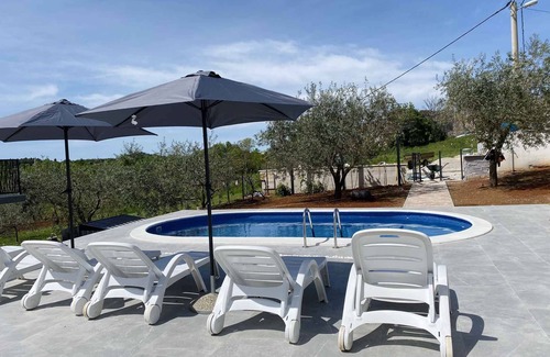 Jasenovica Apartamento | Apartamento vacacional con aire acondicionado y piscina