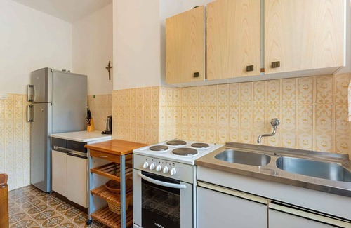 Cres Apartamento | Apartamento vacacional con vista al mar y barbacoa