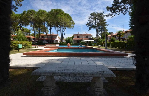 Bibione Lido dei Pini Apartamento | Apartamento vacacional Con terraza, barbacoa y jardín.