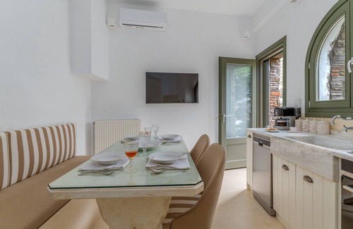 Megas Yialos-Nites Apartamento | Apartamento vacacional 'Casita de campo de la Sra. Kalis' con vistas a la montaña, jardín y Wi-Fi
