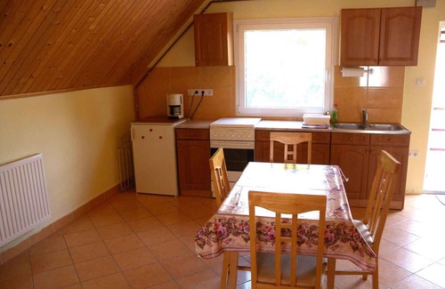 Siofok Apartamento | Apartamento vacacional cerca del centro con piscina