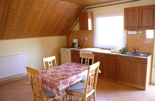 Siofok Apartamento | Apartamento vacacional cerca del centro con piscina