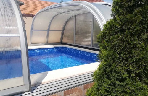 Siofok Apartamento | Apartamento vacacional cerca del centro con piscina