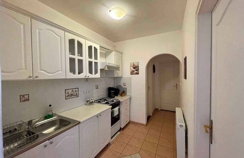 Keszthely Apartamento | Apartamento vacacional sólo 300 metros de la playa con piscina