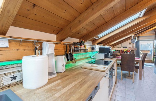 Hart Apartamento | Apartamento vacacional "Parzinger" cerca de Chiemsee con vistas a la montaña y balcón