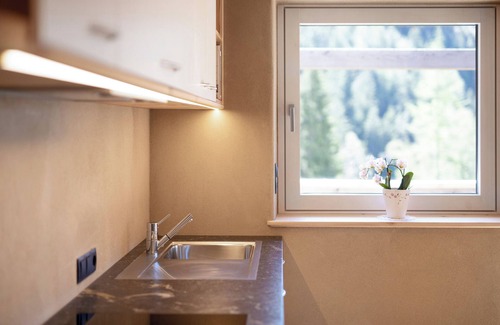 Redagno Apartamento | Apartamento vacacional "Pitschlhof Apt Zirbe" con vistas a la montaña y terraza privada