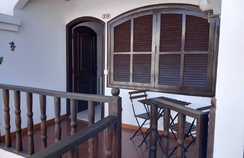 Playa Honda Apartamento | Holiday Apartment 'Playa Honda Holiday Home' with Shared Garden, Balcony and Wi-Fi