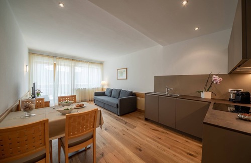 Santa Valburga Apartamento | Apartamento vacacional 'Pöder Alplahner' con vistas a la montaña, balcón, jardín compartido y Wi-Fi