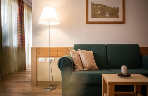 Santa Valburga Apartamento | Apartamento vacacional 'Pöder Goldlahn' con vistas a la montaña, balcón, jardín compartido y Wi-Fi