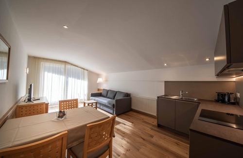 Santa Valburga Apartamento | Apartamento vacacional 'Pöder Karspitz' con vistas a la montaña, balcón, jardín compartido y Wi-Fi