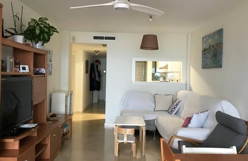 Garrucha Apartamento | Apartamento vacacional "Primera Linea Marina Del Faro" con vistas al mar, piscina compartida y Wi-Fi