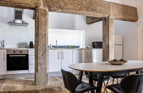 Cardielos Apartamento | Apartamento vacacional 'Casa do Mestre T2' con vistas a la montaña, piscina y Wi-Fi