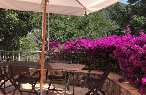 Patresi Apartamento | Apartamento vacacional 'Rosa dei Venti' con vistas al mar y terraza privada