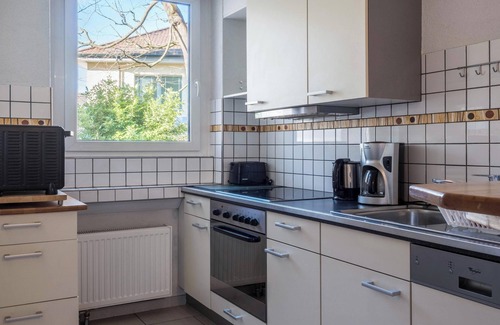 Kreuzlingen Apartamento | Apartamento vacacional "Seerose" cerca del Lago de Constanza con Wi-Fi, balcón y jardín