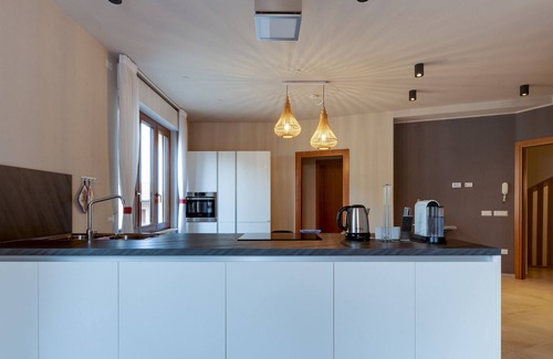Seneghe Apartamento | Apartamento vacacional "Salaris Laura" con vistas a la montaña, terraza privada y Wi-Fi