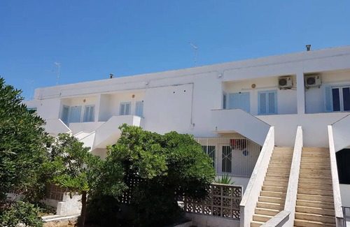Marina di Ostuni Apartamento | Apartamento vacacional "Residencia Salento 7" con 2 balcones y aire acondicionado