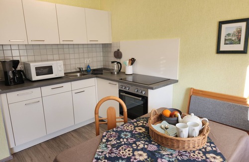 Iphofen Apartamento | Apartamento vacacional 'Scheurebe' con balcón privado, terraza y jardín comunitarios