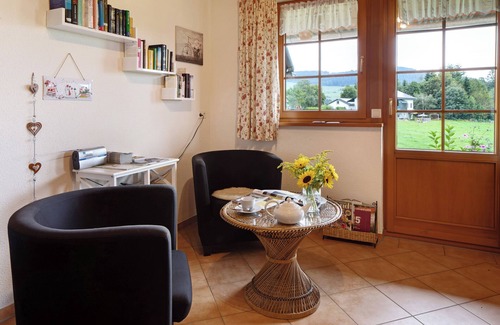 Breitnau Apartamento | Apartamento 'Ferienwohnung Schwarzwaldhut' con vistas a la montaña, terraza privada y Wi-Fi