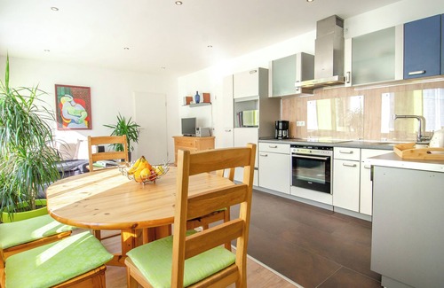 Schiltach Apartamento | Apartamento vacacional 'Sieber' con piscina comunitaria, terraza privada y Wi-Fi