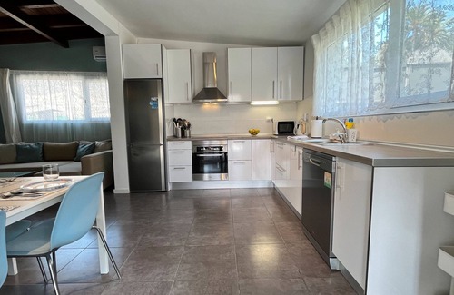 San Bartolome de Tirajana Apartamento | Holiday Apartment 'Spacious Country House Near Fataga' with Balcony, Wi-Fi and Air Conditioning