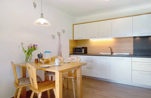 Issengo Apartamento | Apartamento vacacional "Stiflerhof Apt Enzian" con vistas a la montaña, jardín compartido y Wi-Fi