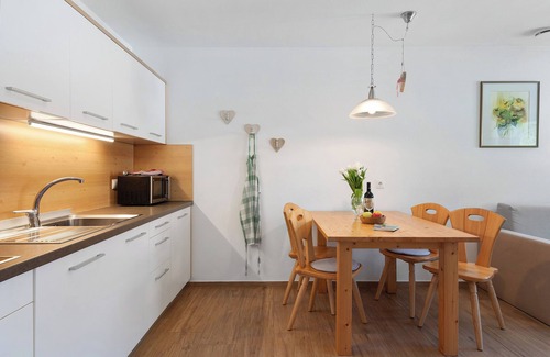 Issengo Apartamento | Apartamento vacacional "Stiflerhof Apt Arnika" con vistas a la montaña, balcón y Wi-Fi