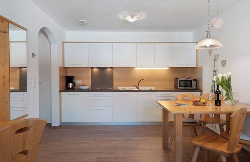 Issengo Apartamento | Apartamento vacacional "Stiflerhof Apt Arnika" con vistas a la montaña, balcón y Wi-Fi