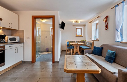 Vandoies Apartamento | Apartamento vacacional 'Stöcklhuberhof' con vistas a la montaña, jardín compartido, terraza y Wi-Fi