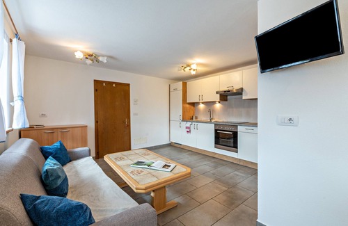 Vandoies Apartamento | Apartamento vacacional 'Stöcklhuberhof' con vistas a la montaña, jardín compartido, terraza y Wi-Fi